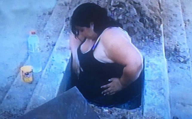 Una mujer cruzaba calle San Martín con sus hijos y se cayó en un pozo | Actualidad