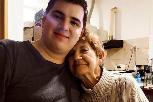 Una abuela y su nieto de 25 años murieron de coronavirus con 3 días de diferencia | Actualidad