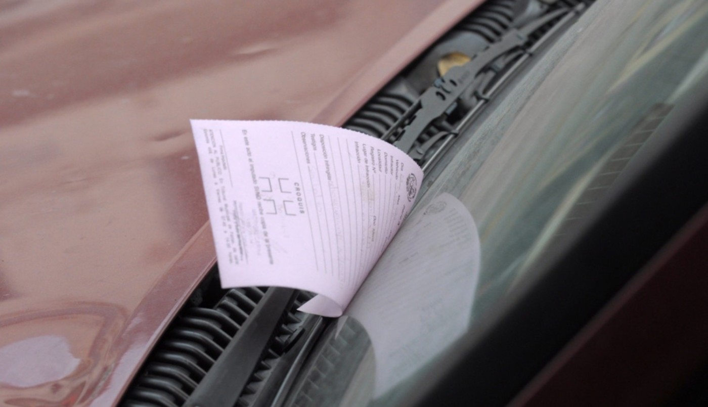 Se dio cuenta que había estacionado mal el auto y pidió que le hicieran la multa | Actualidad