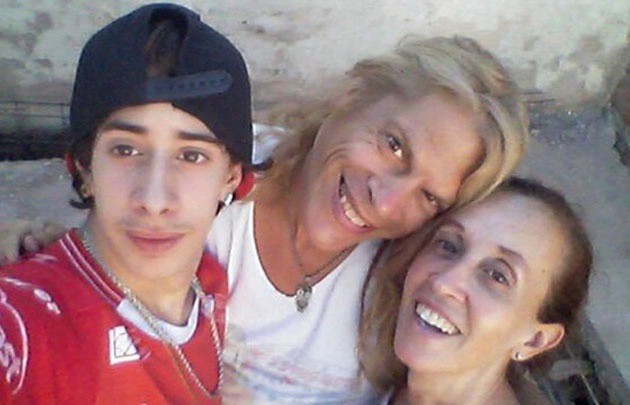 Cambió de sexo a los 48 años: ahora es Milena y sigue viviendo con su ex esposa y su hijo | Actualidad