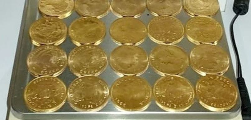 Lo detuvieron cuando quiso subirse a un avión con 107 monedas de oro valuadas en $23 millones | Actualidad