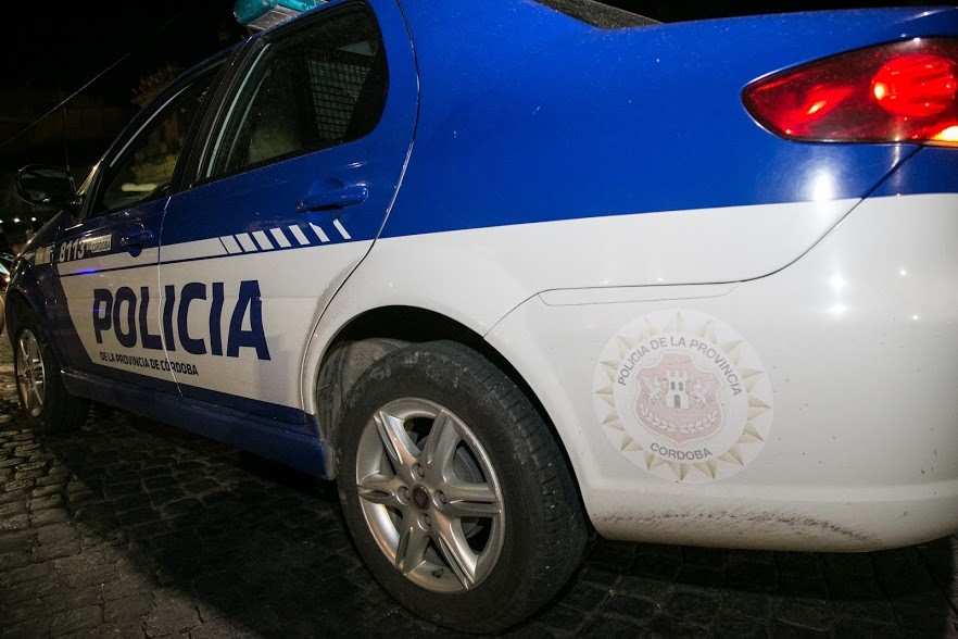 Roban equipos de comunicación de un móvil policial frente a la comisaría | Actualidad
