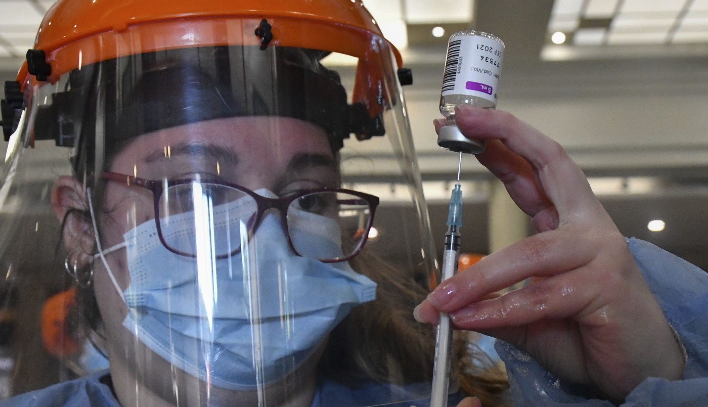 Los casos de coronavirus descendieron un 40% el último mes en la Argentina | Actualidad