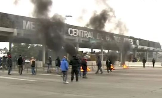 Protesta de trabajadores del Mercado Central de Buenos Aires, en rechazo al cánon que deben abonar | Actualidad