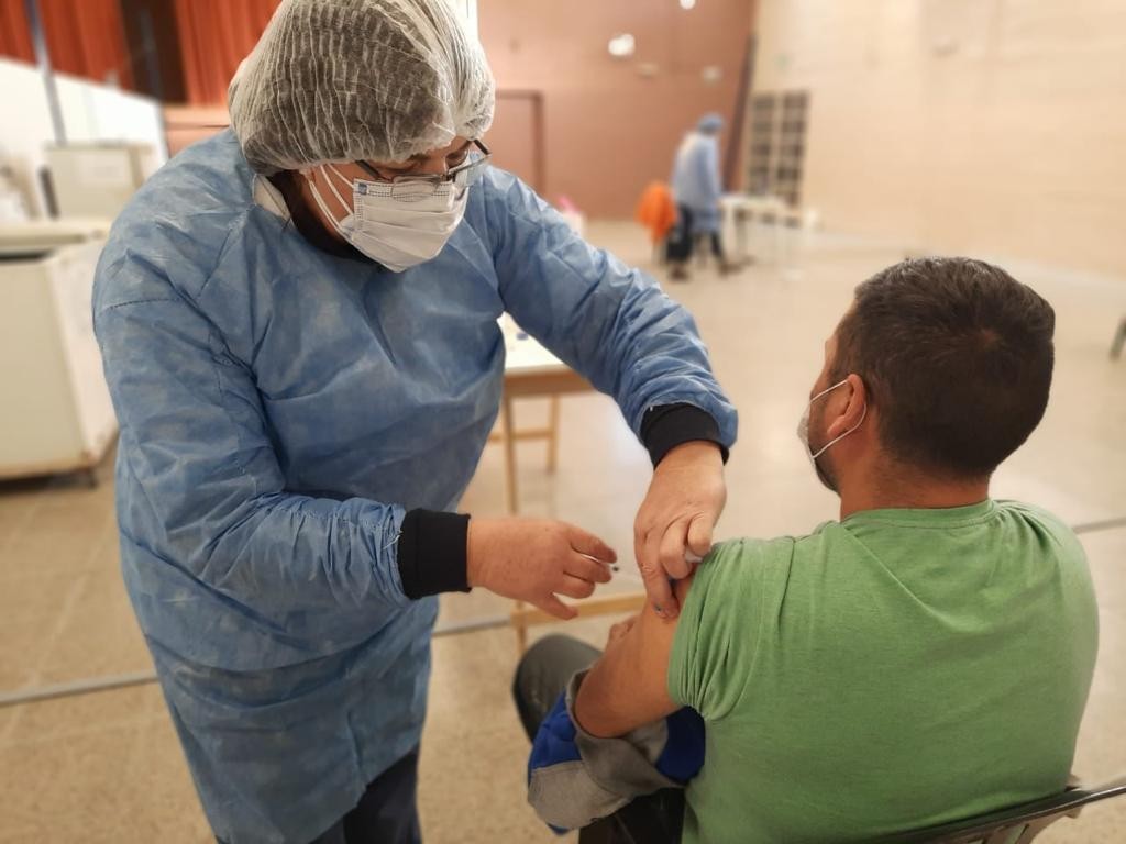 Diputados del oficialismo presentaron un proyecto de ley para hacer obligatoria la vacuna contra el coronavirus | Política