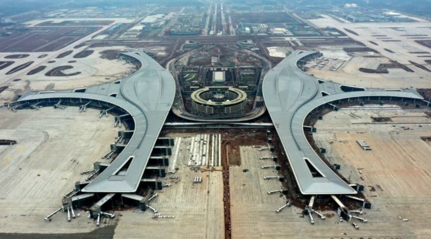 China inauguró un nuevo aeropuerto gigante de aspecto futurista | Internacionales