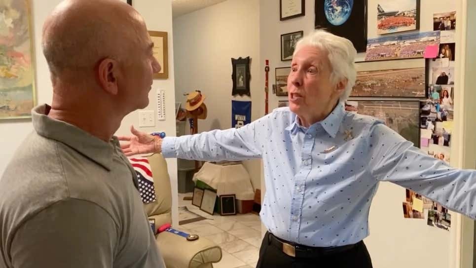 Quién es la mujer de 82 años que acompañará a Jeff Bezos al espacio | Internacionales