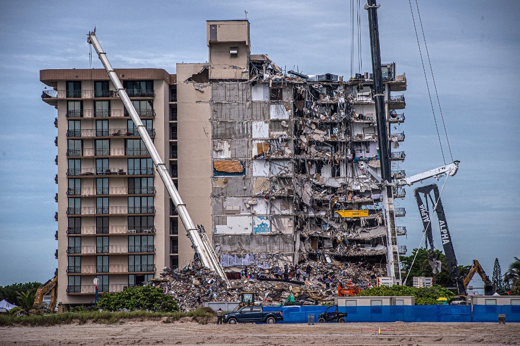 Frenan las tareas de rescate por temor al derrumbe total del edificio en Miami | Internacionales