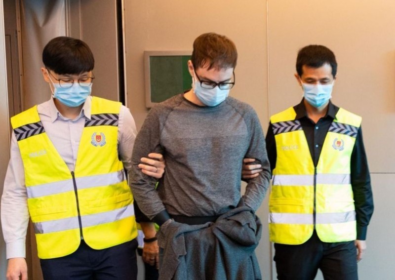 El caso del ladrón de bancos condenado a 5 años y 6 azotes con una vara en Singapur | Internacionales