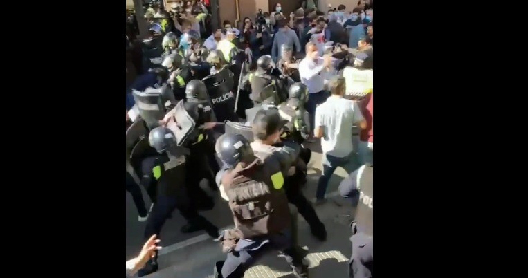 Choques violentos entre la policía y los productores del campo | Actualidad