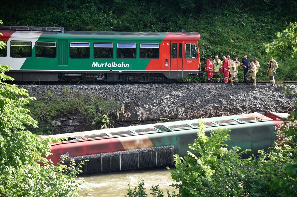 Cayó al río un tren en el que viajaban estudiantes en Austria | Internacionales