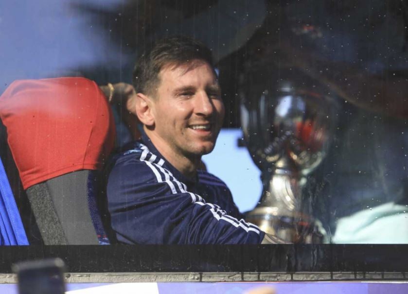 La Selección argentina llegó al país con la Copa América y seguirá los festejos en Ezeiza | Deportes