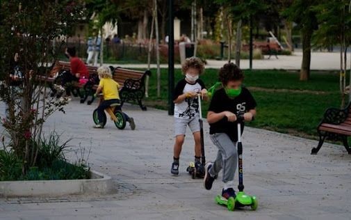 Cardiólogos lanzan desafío "30x5" en receso invernal: Cinco minutos de actividad física por cada 30 frente a una pantalla | Actualidad