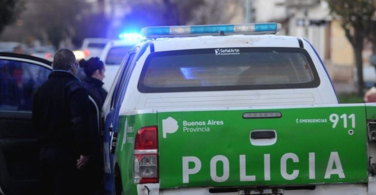 Roban 10.000 dólares y 500.000 pesos a un matrimonio en una entradera en La Plata | Actualidad