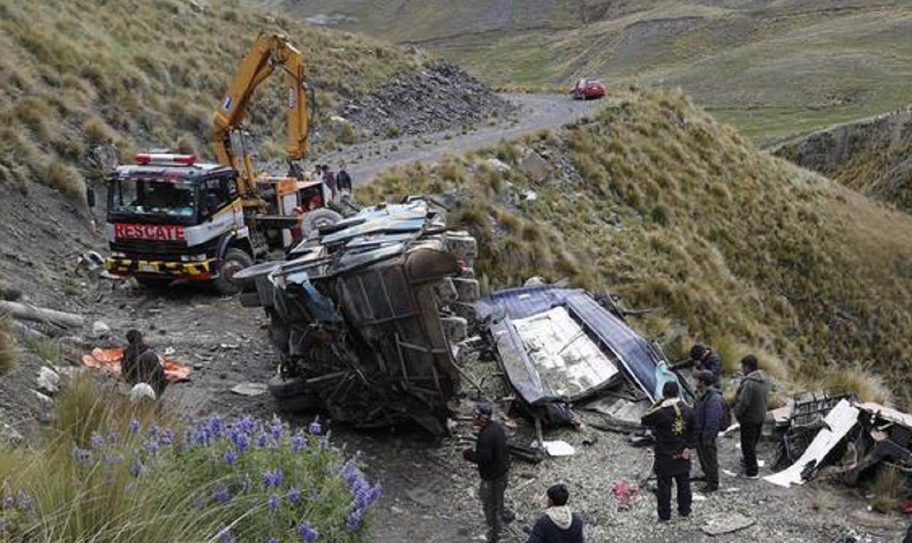 Tragedia vial en Bolivia: un micro cayó a un precipicio y dejó 34 fallecidos | Internacionales