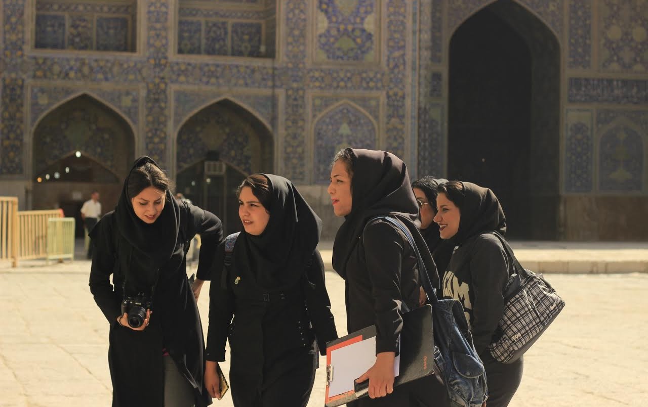 El Gobierno de Irán aprobó por primera vez un "Tinder islámico" | Internacionales