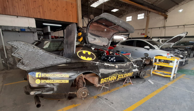 Un taller mecánico reparará el "Batimóvil" chocado: Batman está feliz | Actualidad