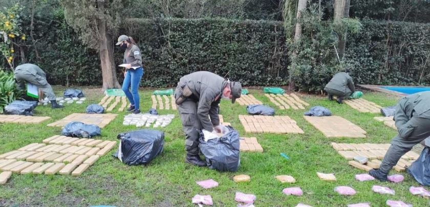 "Cristal verde": detuvieron a ocho personas y secuestraron 17 mil pastillas de éxtasis y cerca de 500 kilos de marihuana | Actualidad