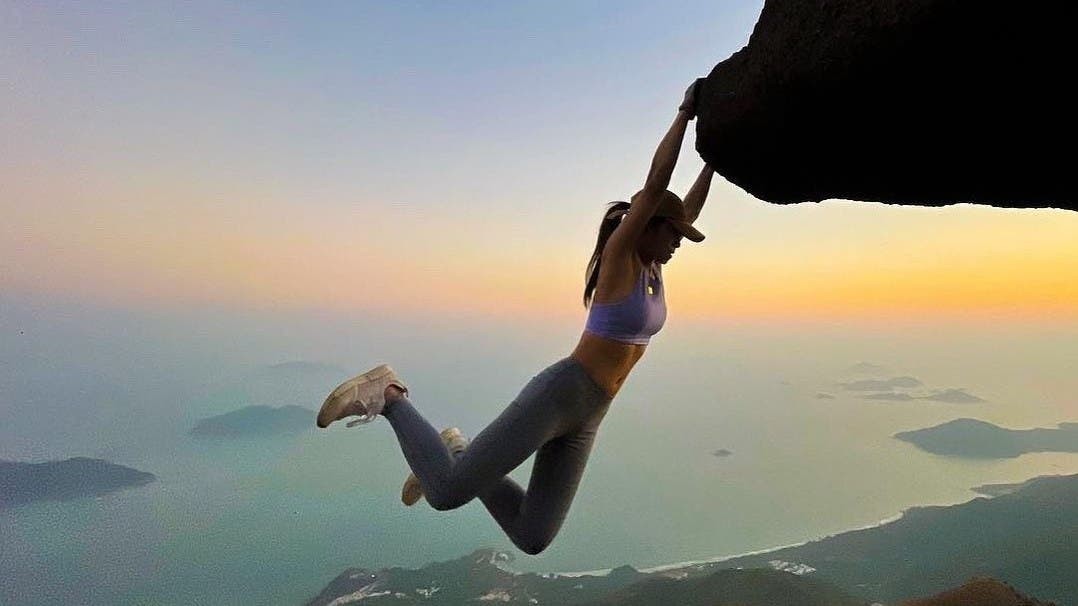 Influencer murió al intentar tomarse una selfie para sus redes en un acantilado | Internacionales