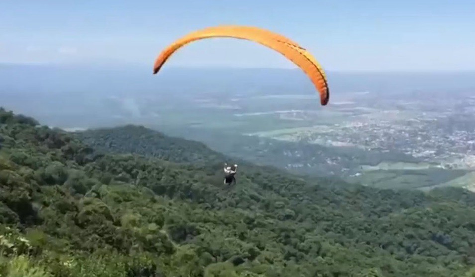 Prohiben volar en parapente por tiempo indefinido en Tucumán | Actualidad