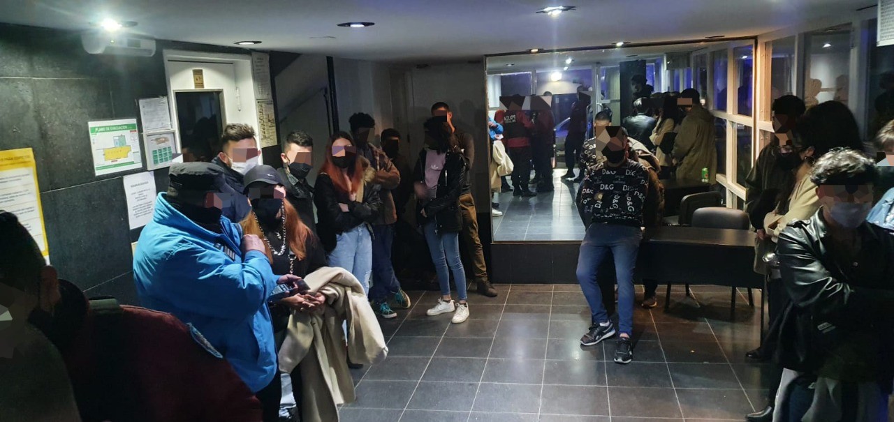 Clausuraron dos fiestas clandestinas en Villa Crespo | Actualidad