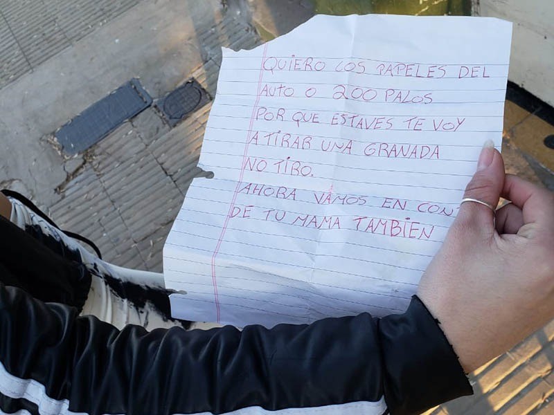 Rosario: "Dame los papeles del auto o 200 palos, si no te tiro una granada" | Actualidad