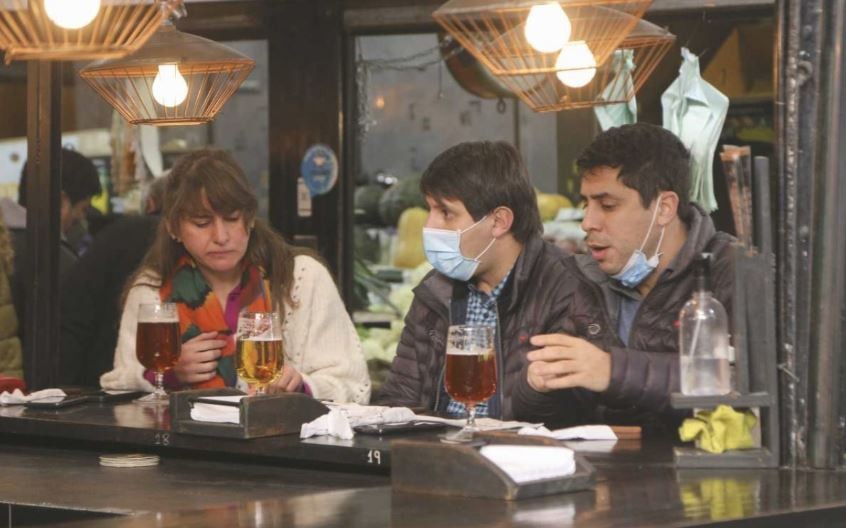 Cambian los parámetros del semáforo epidemiológico: se habilitan aforos del 50 por ciento | Actualidad