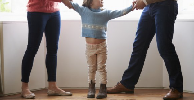 Una mamá irá presa por esconder una grabadora en el pelo de su hija y escuchar sus conversaciones | Internacionales