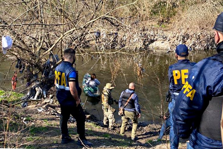 Desbaratan banda narco que usaba una tirolesa para cruzar drogas por sobre el río Matanza | Actualidad