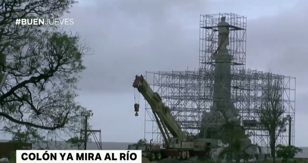 La estatua de Colón ya mira al río | Actualidad