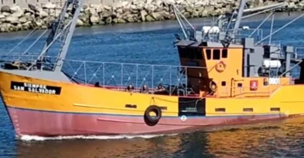 Se hundió un barco pesquero en Mar del Plata y tuvieron que rescatar a sus ocho tripulantes | Actualidad