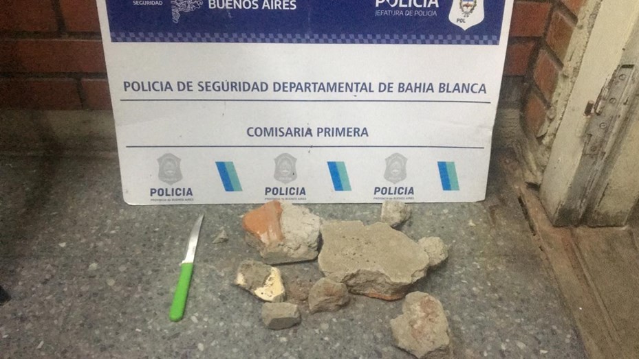 Atacaron a piedrazos a los policías que desalojaban una fiesta clandestina: 3 detenidos | Actualidad