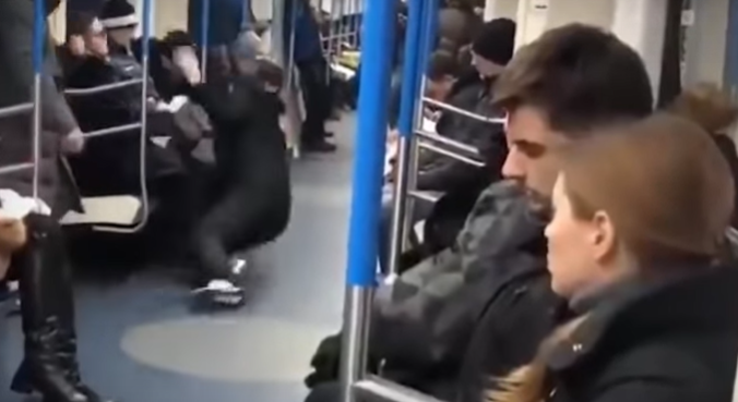 Un Youtuber fue condenado a dos años de prisión por fingir tener coronavirus en un subte | Internacionales