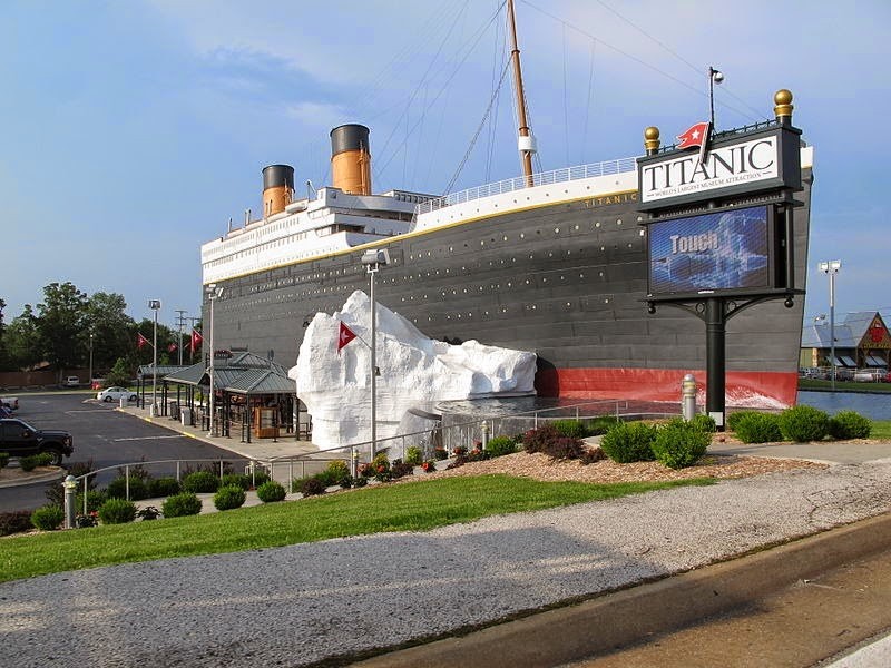 Se derrumbó una réplica de un iceberg en el Museo del Titanic y varias personas terminaron hospitalizadas | Internacionales