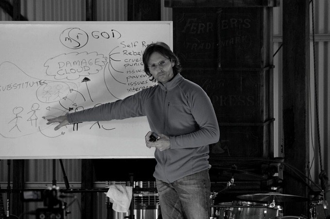 Un hombre asegura ser Jesucristo y creó una secta: "Tengo recuerdos muy claros de la crucifixión" | Internacionales