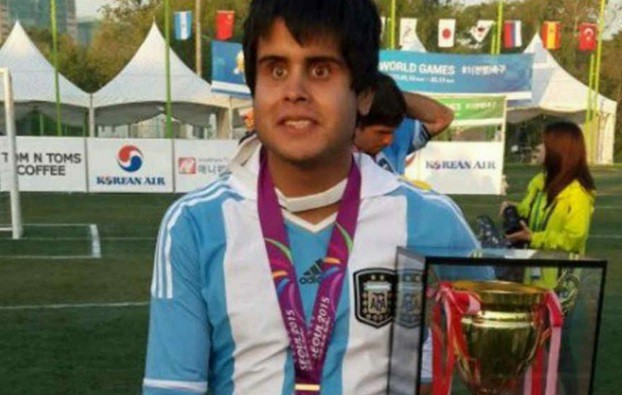 Simuló ayudar a un jugador de "los Murciélagos" y le robó la plata para el alquiler | Actualidad