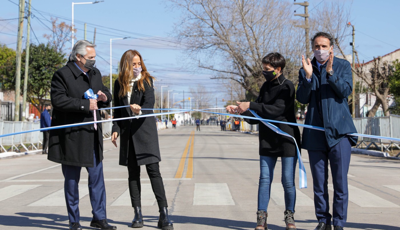 En campaña: el Presidente inauguró 100 obras y criticó el "coaching" de la oposición | Política