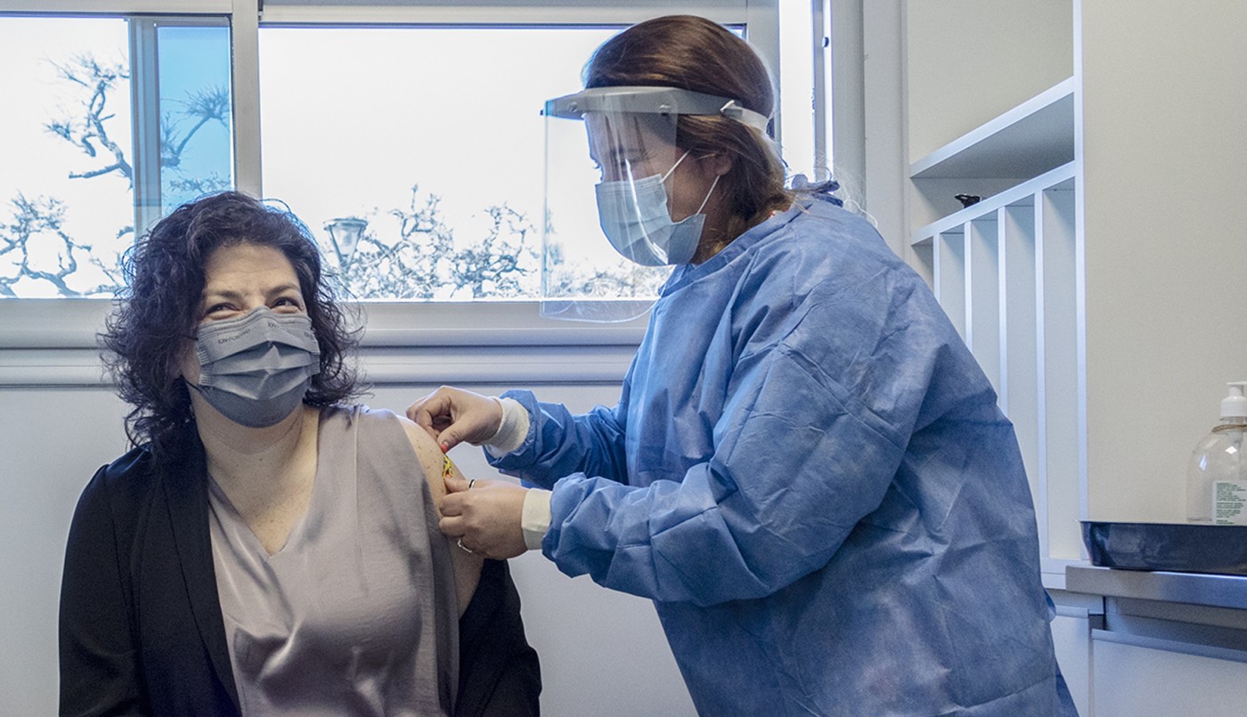 Vizzotti recibió la segunda dosis combinada de la vacuna contra la Covid 19 | Actualidad