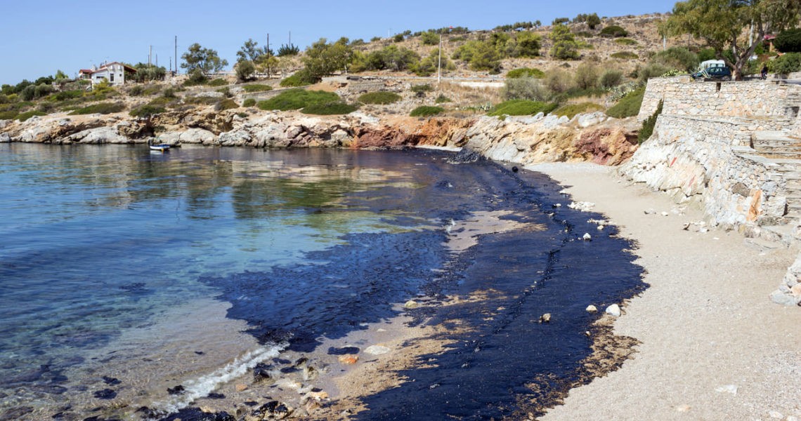 Una fuga provocó un derrame de más de 100 toneladas de petróleo en el mar Negro | Clima, naturaleza y medio ambiente