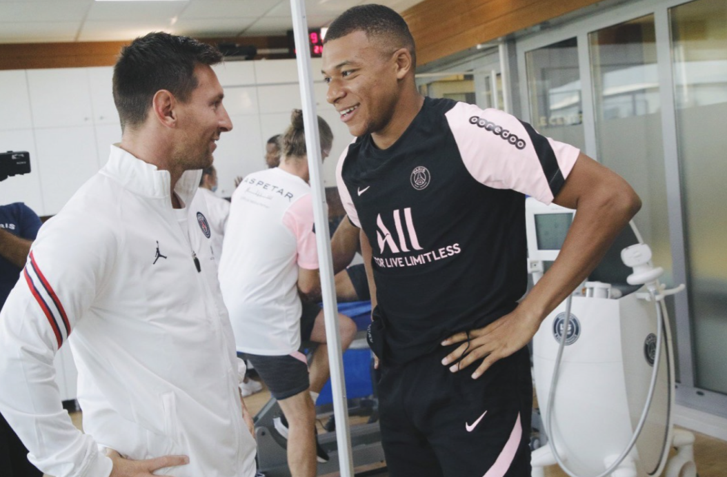 Así fue la bienvenida de Mbappé a Lio Messi en el PSG | Deportes