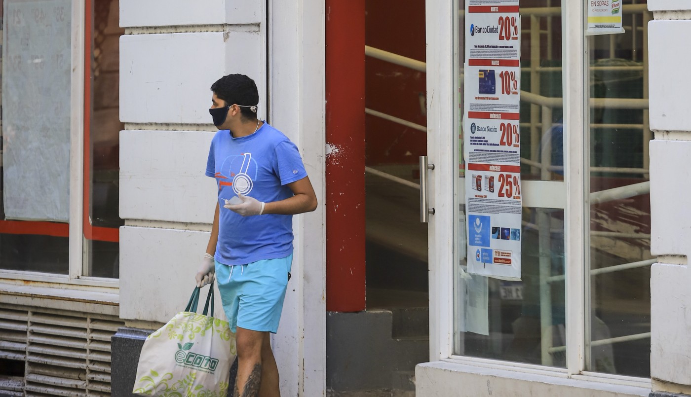 Atraparon a un adolescente que robó en un supermercado: tenía chocolates, preservativos y gel íntimo | Actualidad