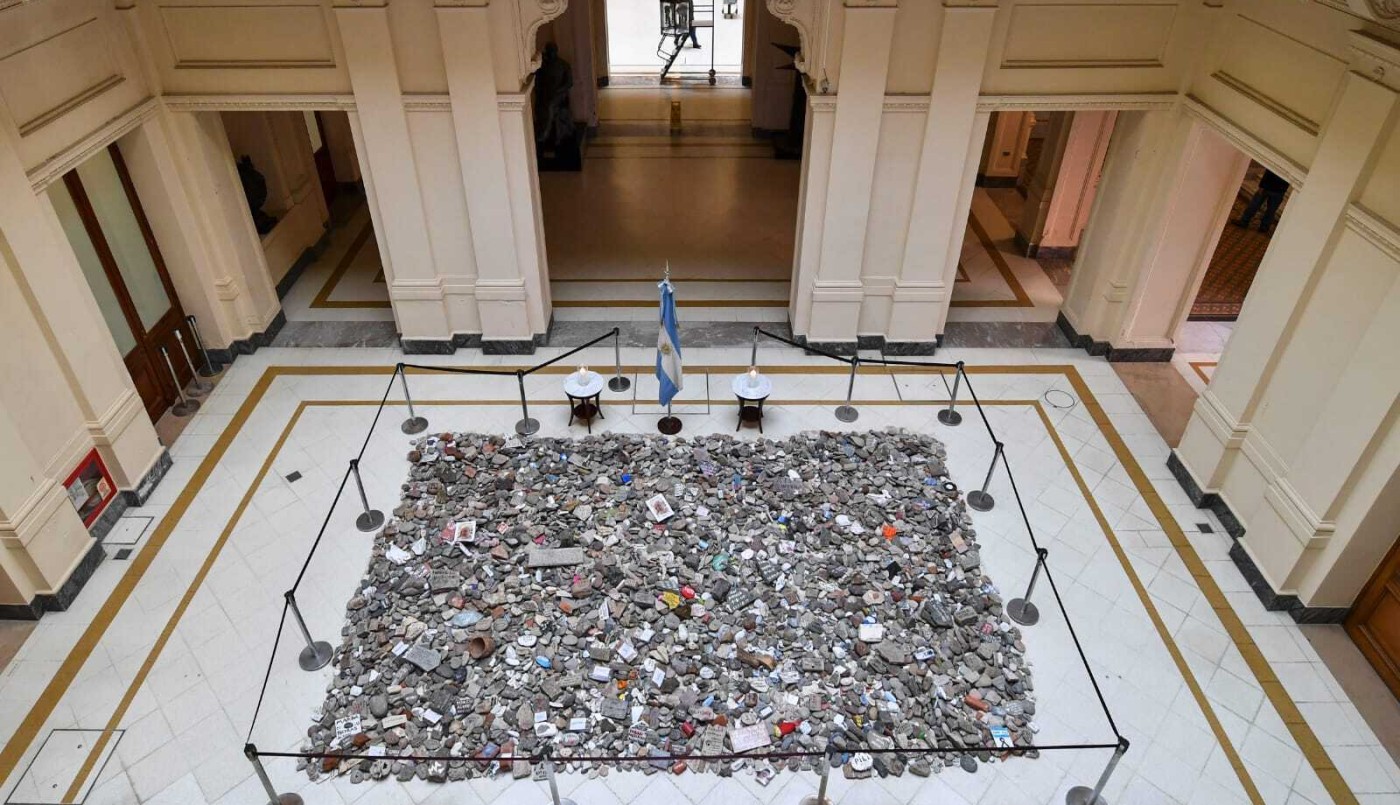 Piden una cautelar para que las piedras de la marcha vuelvan a un espacio público | Política