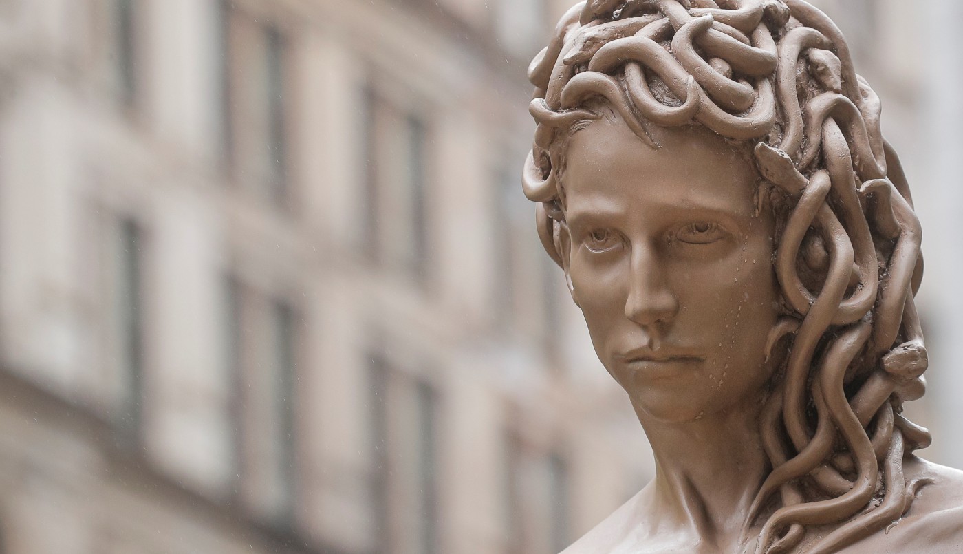 Escultura ícono del #metoo espera nuevo destino | Actualidad