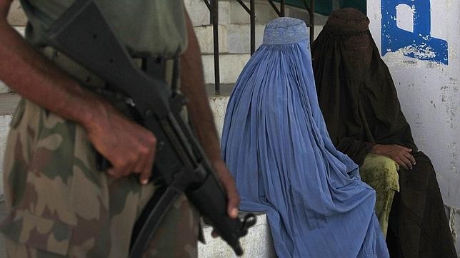 El precio del burka para las mujeres aumentó hasta 5 veces en Afganistán tras la llegada al poder de los talibanes | Internacionales