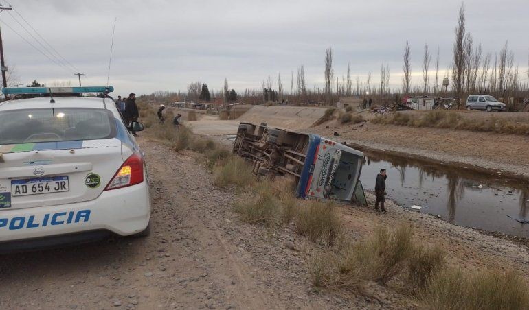 Volcó un colectivo con estudiantes en Río Negro | Actualidad