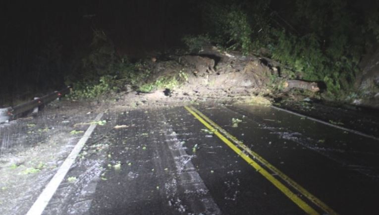 Impactante alud en Villa La Angostura sobre la ruta 40 | Actualidad