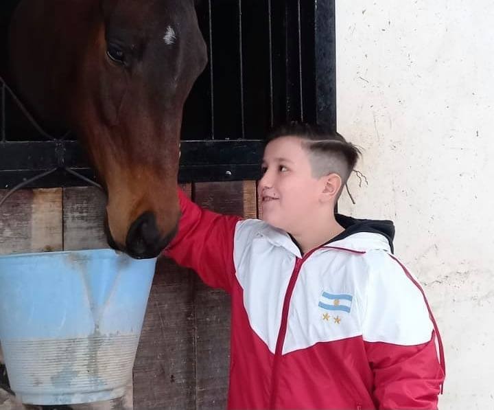 Un nene de 12 años debutará como relator de turf en Palermo | Deportes