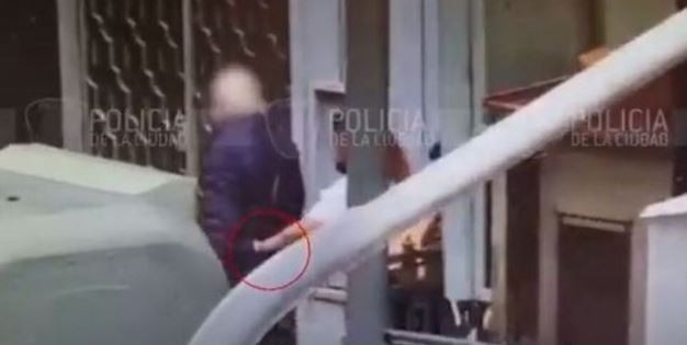 Detuvieron en el microcentro a dos mujeres punguistas tras ser captadas por cámaras de seguridad | Actualidad