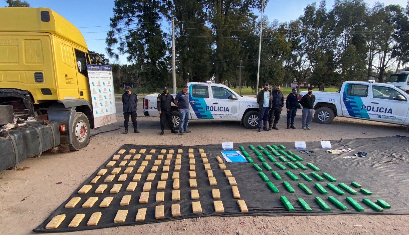 Hallaron 130 kilos de marihuana en el falso tanque de nafta de un camión: 3 detenidos | Actualidad