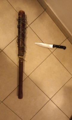 Brutal ataque a una mujer: detienen al novio con un bate de béisbol envuelto en alambre de púas | Actualidad